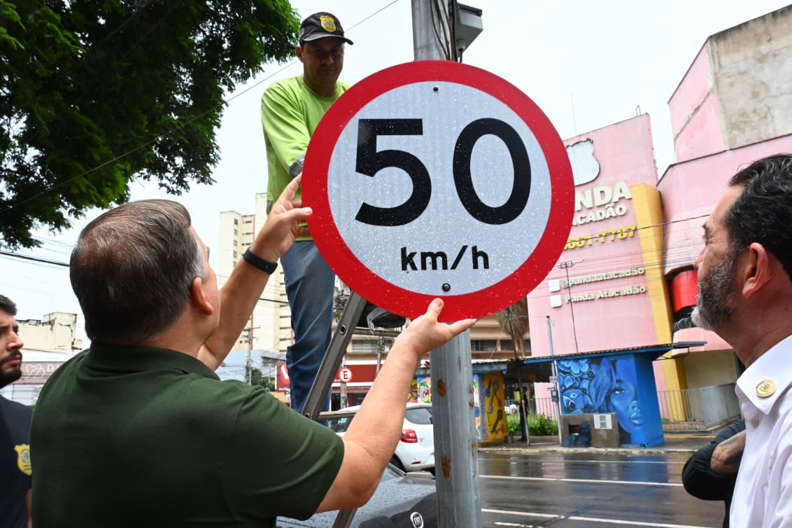 Mabel anuncia ajuste de limite de velocidade para 50 km em vias do Centro de Goiânia