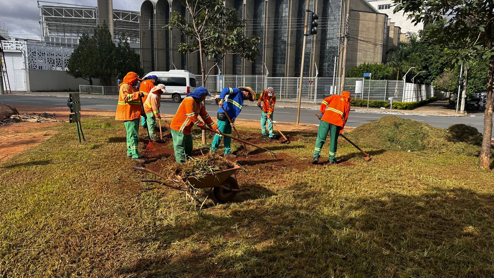 Prefeitura de Goiânia revitaliza Praça do Avião e executa limpeza, manutenção e urbanização em outras sete áreas públicas