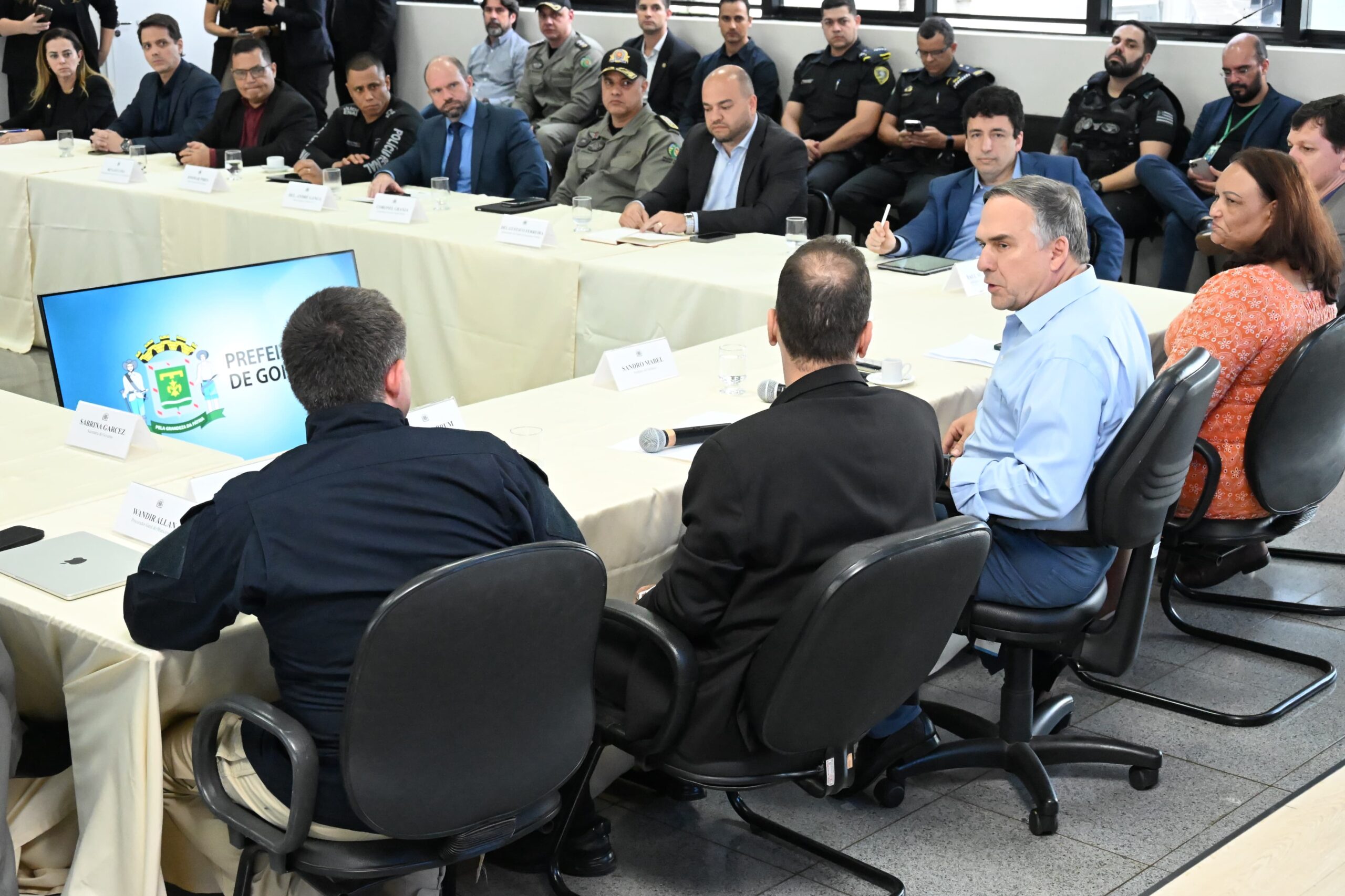 Mabel une forças com a polícia para fortalecer a segurança em Goiânia