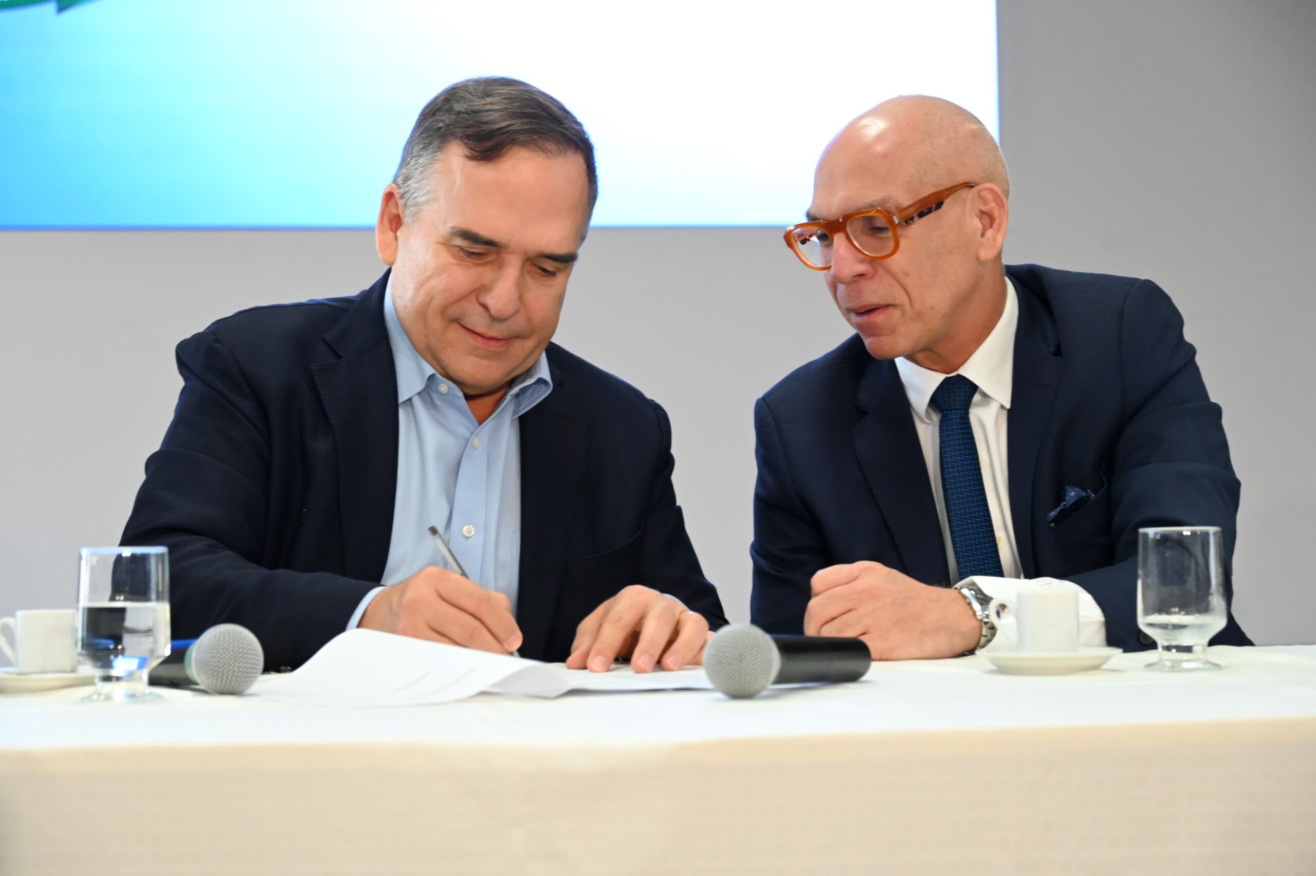 Prefeitura e Estado de Goiás firmam parceria para combater a sonegação fiscal.