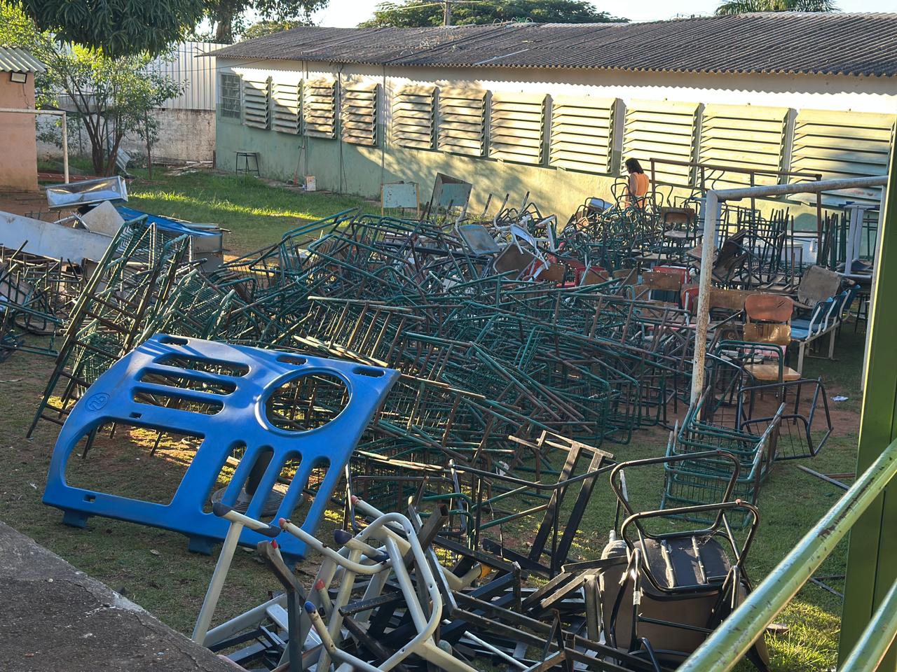 Educação de Goiânia recolhe mais de 25 toneladas de materiais inservíveis nas escolas municipais.