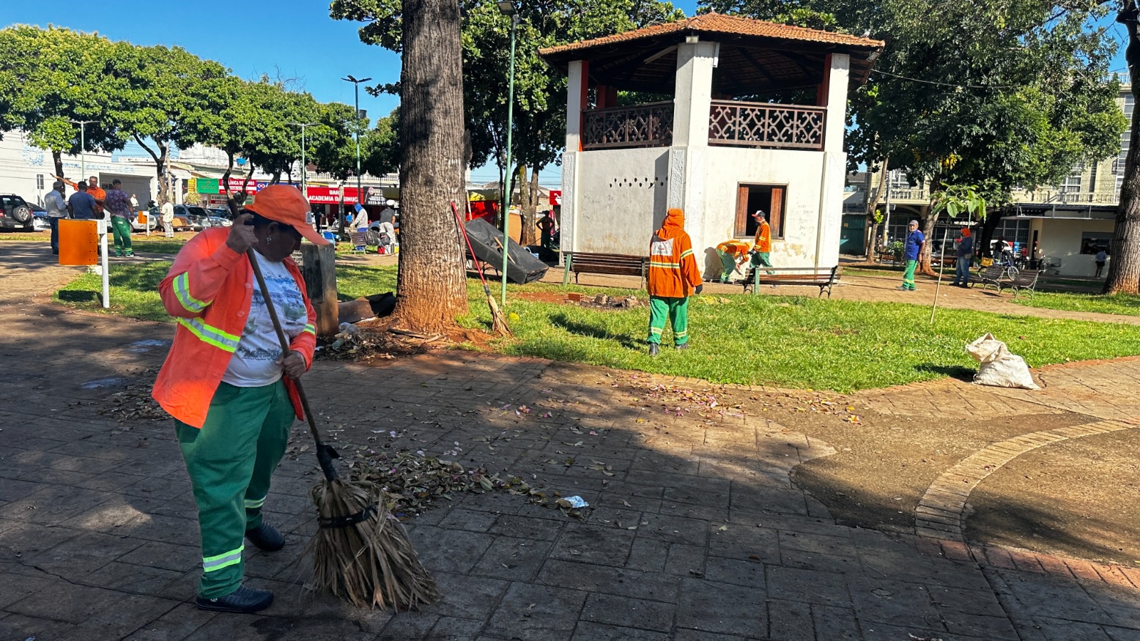 Comurg Realiza Limpeza e Roçagem em 200 Bairros da Cidade