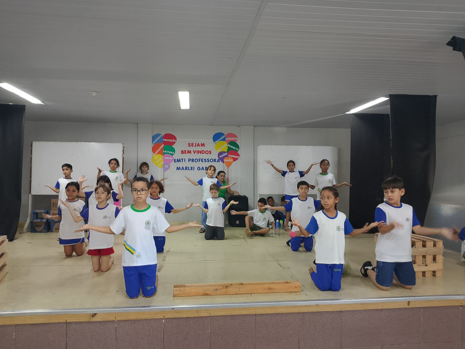 Escola Municipal Professora Marlei Garcia Promove Projeto Teatral com Alunos