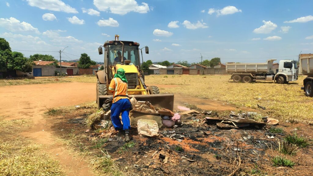 Comurg realiza limpeza e roçagem em 35 bairros de Goiânia para evitar transtornos durante as chuvas Comurg realiza limpeza e roçagem em 35 bairros de Goiânia para evitar transtornos durante as chuvas