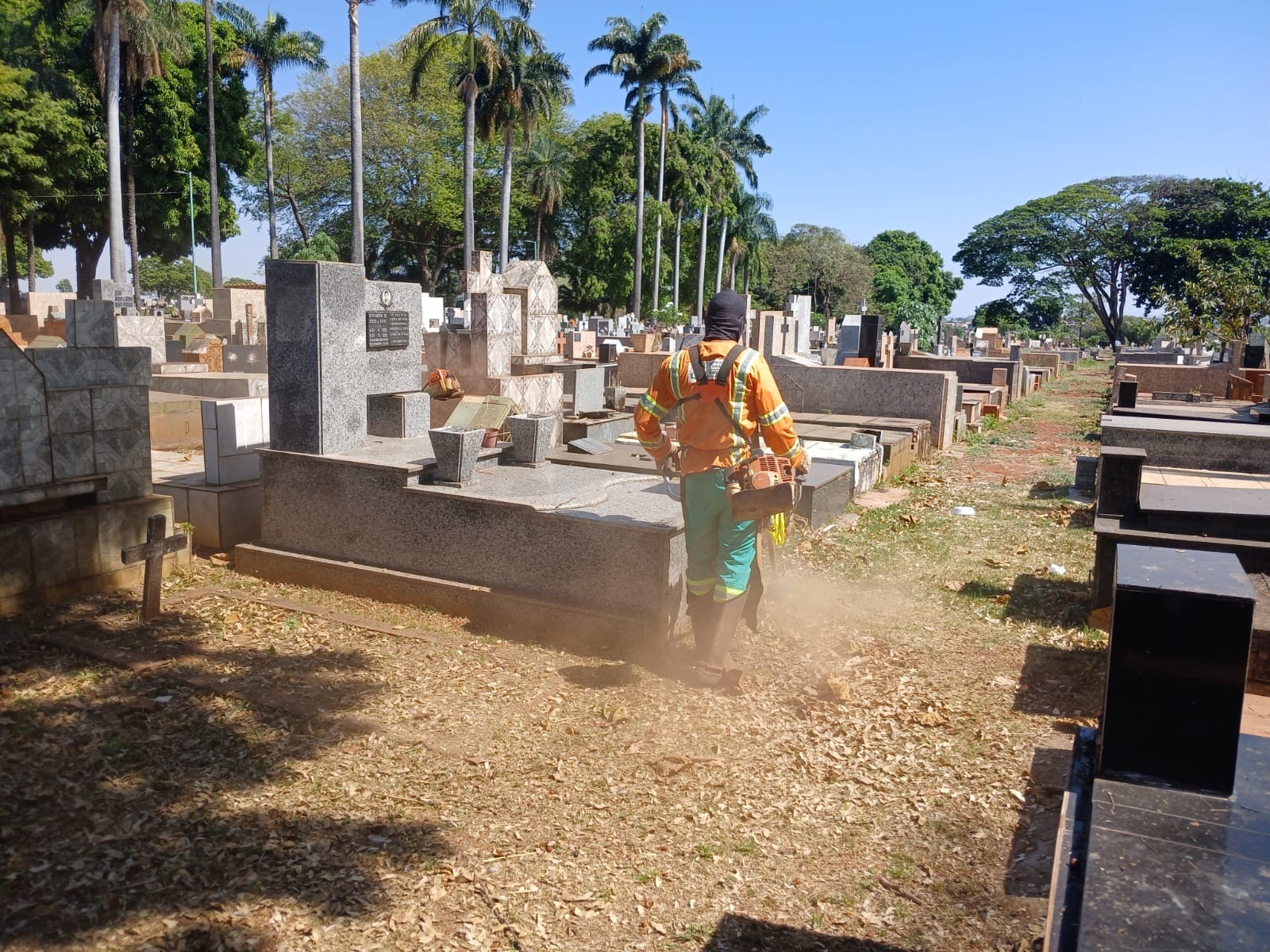 Goiânia finaliza infraestrutura nos cemitérios municipais em preparação para o Dia de Finados
