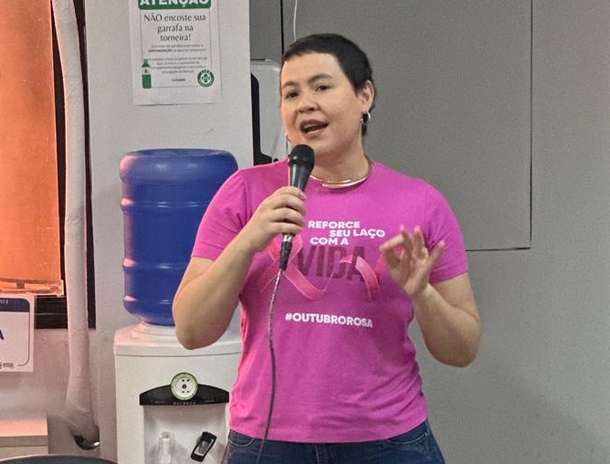 Goiânia realiza “Diálogo de Vivência” para aumentar a conscientização sobre câncer de mama e colo do útero.