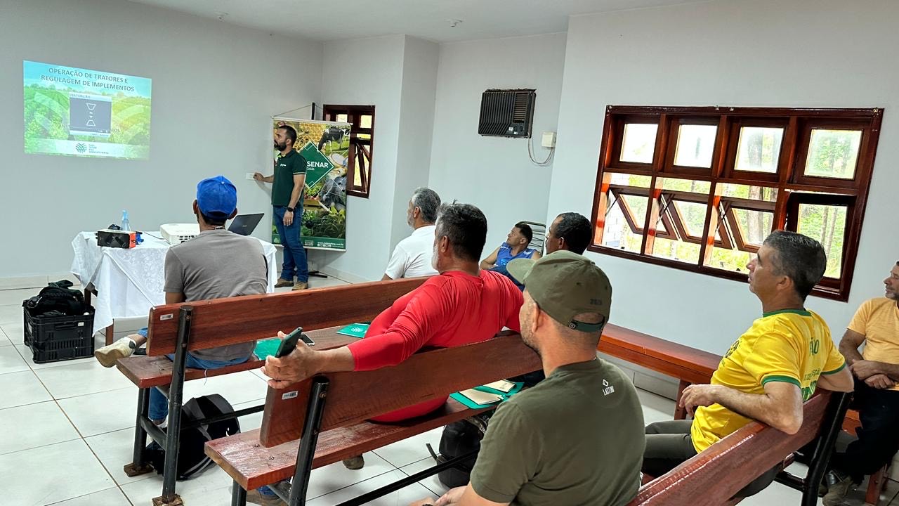 Comurg capacita operadores de máquinas com curso especializado em Goiânia