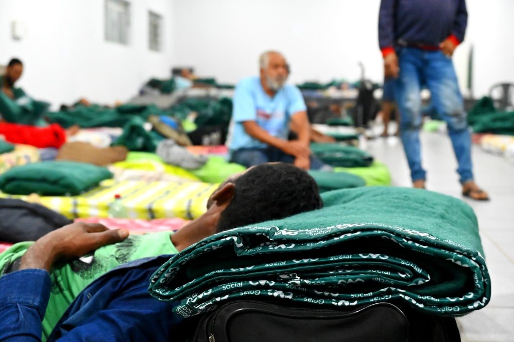 Prefeitura de Goiânia oferece abrigo emergencial para pessoas em situação de rua durante chuvas intensas