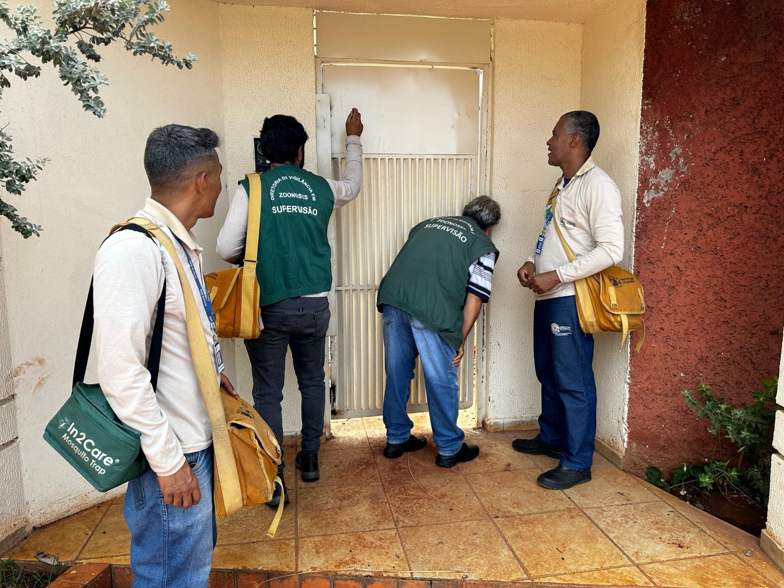 Goiânia realiza mais de mil vistorias em imóveis abandonados para combater dengue e Aedes Aegypti Goiânia realiza mais de mil vistorias em imóveis abandonados para combater dengue e Aedes Aegypti