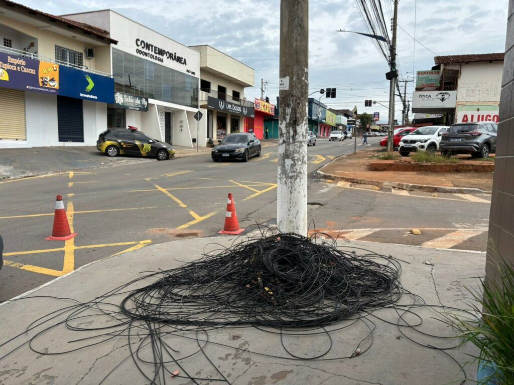 Goiânia oferece canal para reporte de fios baixos e soltos; saiba como solicitar a retirada segura