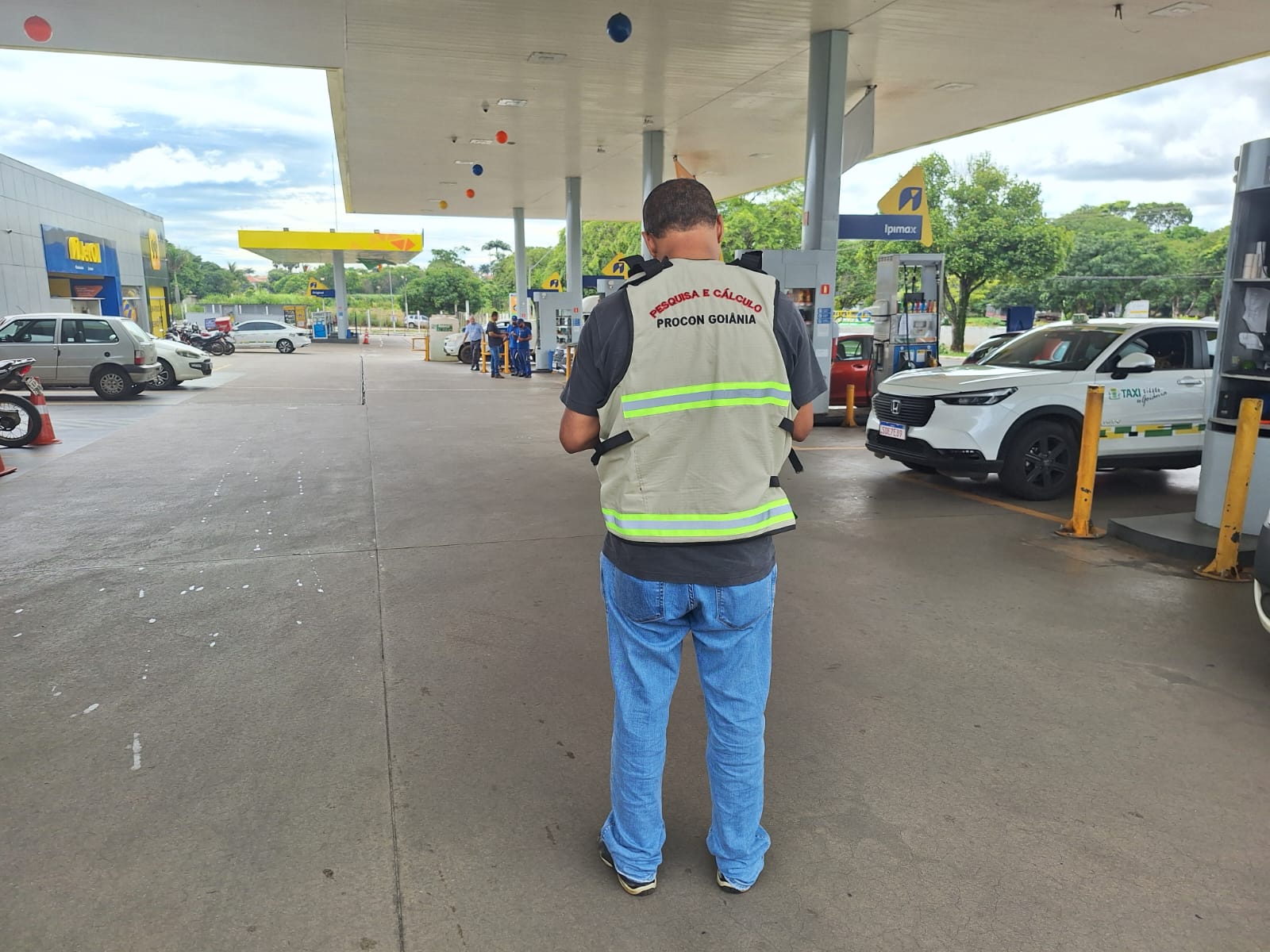 Procon Goiânia aponta diferença de 13,71% no preço do diesel aditivado entre postos de combustíveis. Procon Goiânia aponta diferença de 13,71% no preço do diesel aditivado entre postos de combustíveis.