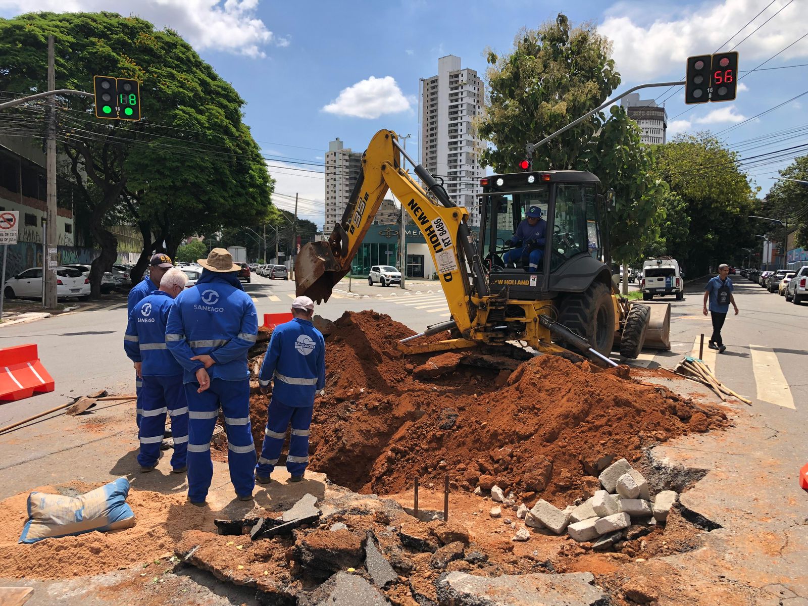 Goiânia realiza obras de recuperação nas vias afetadas pelas chuvas para garantir segurança no trânsito