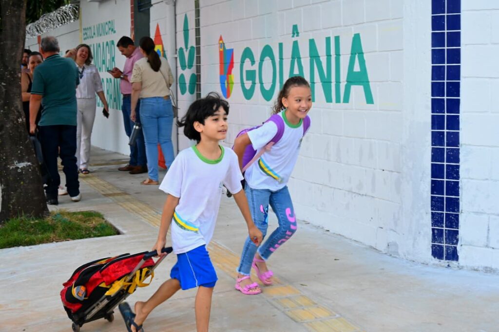 Prefeito Sandro Mabel convoca 102 aprovados em concurso da Educação em Goiânia